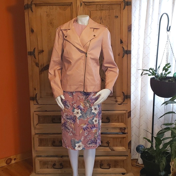 Skirt, top and vegan leather jacket combo - Picture 16 of 16